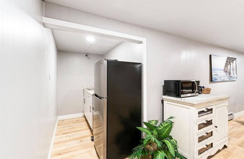 Holbrook Park Apartment | Hot Tub! 10 Min to RED ROCKS + Downtown!