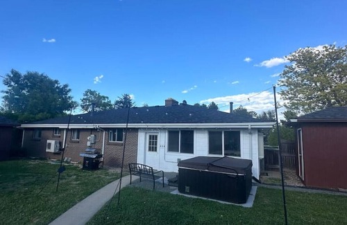 Holbrook Park Apartment | Hot Tub! 10 Min to RED ROCKS + Downtown!