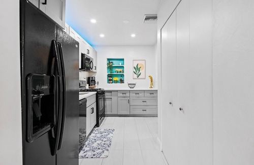 North Andrews Gardens House | HOT TUB! 10 mins from BEACHES - CITY -FUN!