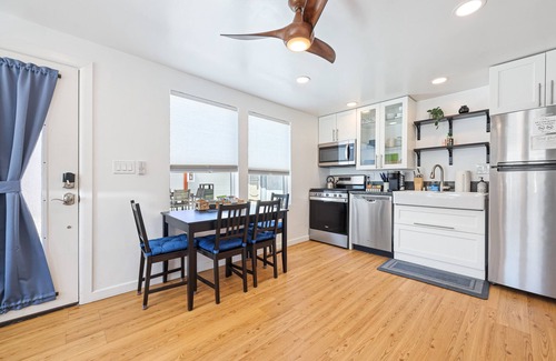 Barrio Logan Apartment | Hot Tub/1mi to Downtown/3mi to Coronado/Wifi 300mb+/BBQgrill/Fire Pit/Harborside