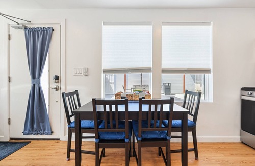 Barrio Logan Apartment | Hot Tub/1mi to Downtown/3mi to Coronado/Wifi 300mb+/BBQgrill/Fire Pit/Harborside