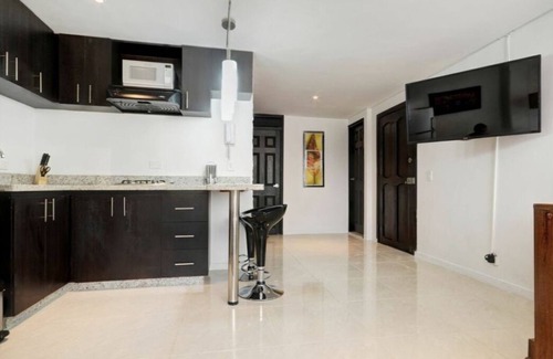 Zona Rosa Apartment | Hot Tub 2 Bedroom in Park with AC Middle of Lleras