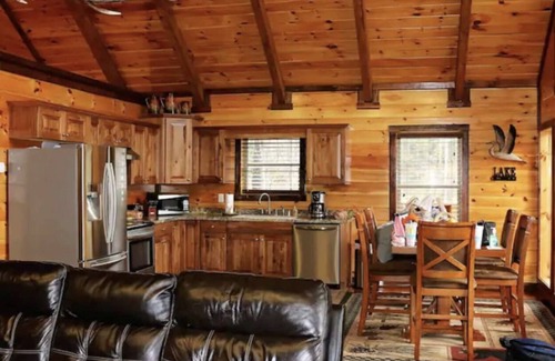 Rogers Cabin | Hot Tub! 2 Large Decks on Spirit Lake