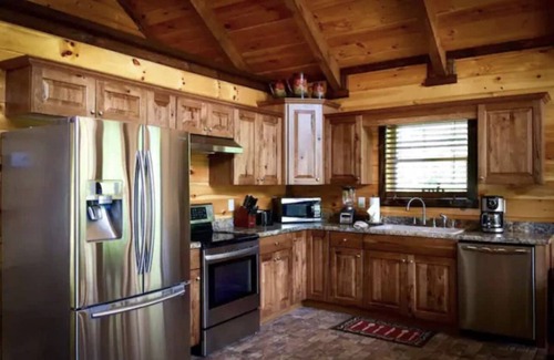 Rogers Cabin | Hot Tub! 2 Large Decks on Spirit Lake