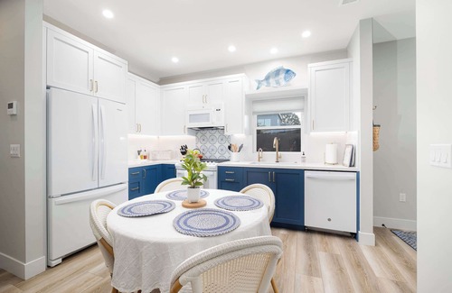 Point Loma House | *Hot Tub* | 2 Living Rooms | Walk 2 Sunset Cliffs!