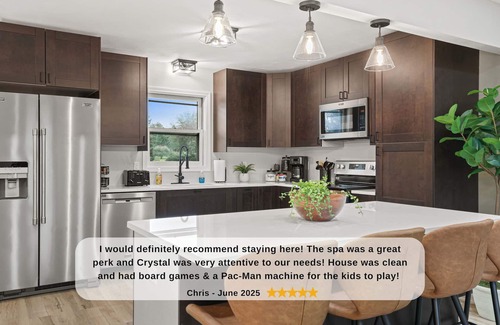 Token Creek House | HOT TUB - 20 min to Capitol - KING Bed - Fireplace