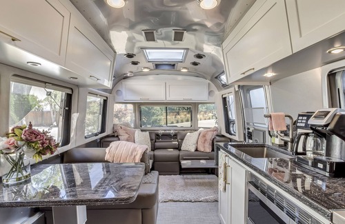 Cottonwood Heights House | Hot tub-2021 Airstream Classic w/Mountain Views!