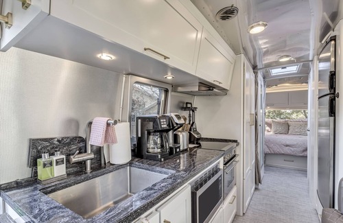 Cottonwood Heights House | Hot tub-2021 Airstream Classic w/Mountain Views!