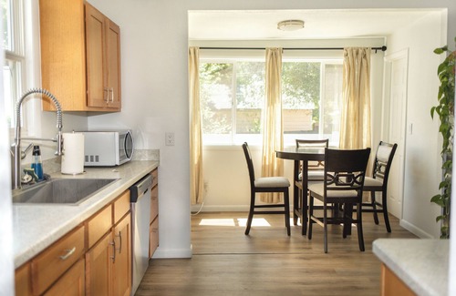 Billings House | Hot Tub 2BR Stay Minutes to Hospitals - Pet Friendly with Fenced Yard & Grill