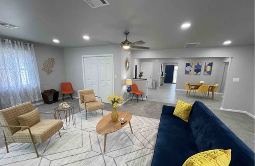 Broken Arrow House | Hot Tub-3 Bedroom-Spacious-Walk to Shopping and Dining-Rose District-Tiger Hill