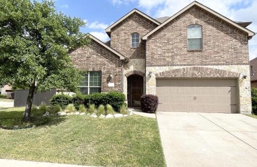 Little Elm House | Hot Tub 4BR Home - Huge Backyard, Game Room, Porch