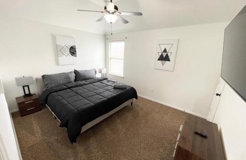 Little Elm House | Hot Tub 4BR Home - Huge Backyard, Game Room, Porch