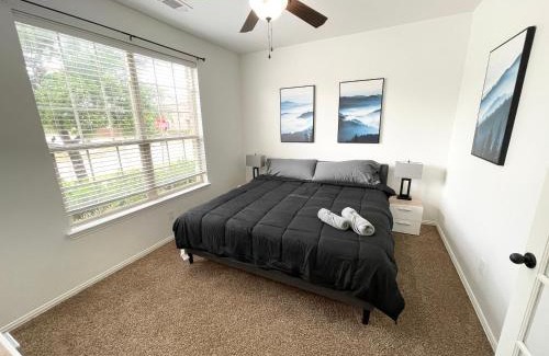 Little Elm House | Hot Tub 4BR Home - Huge Backyard, Game Room, Porch