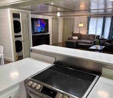 Moorhead Apartment | Hot Tub 5 beds