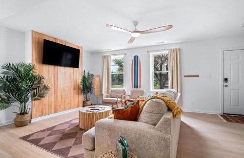 Sandusky House | Hot Tub 5 Mins from Cedar Point Modern Updates