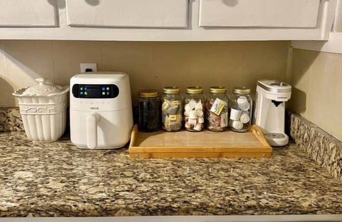 Sylvan Hills House | Hot Tub 8 min to Downtown & Airport Sleeps 6