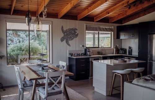 Coles Bay House | Hot tub and pet friendly!