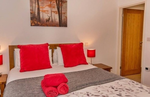 Tiverton House | Hot tub amazing views. Spa treatments available