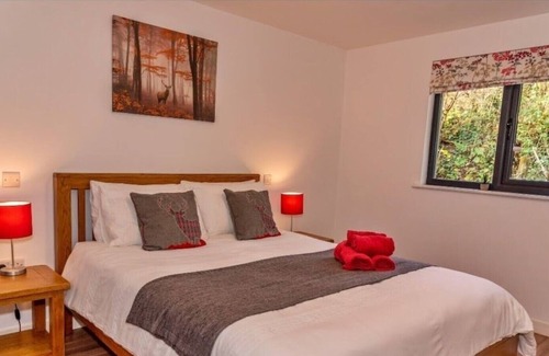 Tiverton House | Hot tub amazing views. Spa treatments available