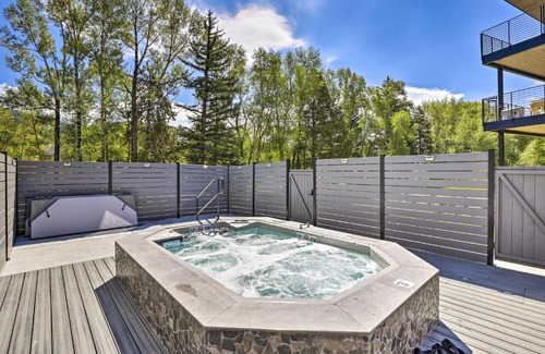 Willow Grove Apartment | Hot Tub and Balcony Riverfront Silverthorne Condo!