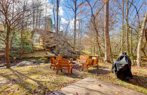 Gatlinburg - Pigeon Forge House | Hot Tub and Creek Gatlinburg Group Getaway!