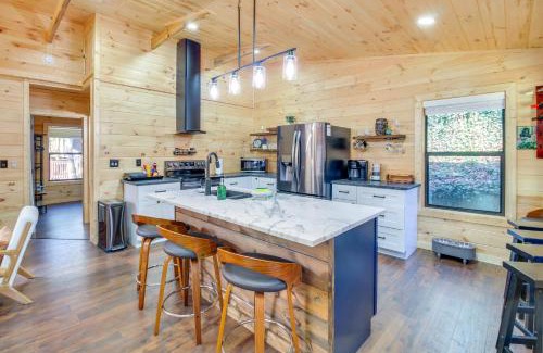 Walnut Mountain House | Hot Tub and Creek View Cabin about 6 Mi to Ellijay!