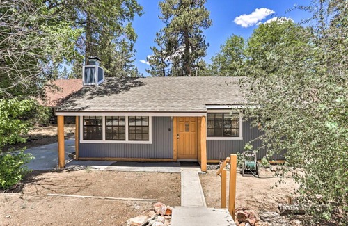 Big Bear House | Hot Tub and Deck Big Bear Gem Near Resorts!