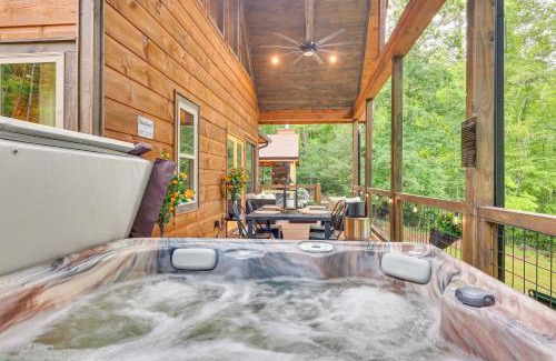 McCaysville House | Hot Tub and Deck Riverfront McCaysville Cabin!