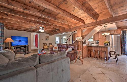 Happy Jack House | Hot Tub and Deck Secluded Happy Jack Cabin