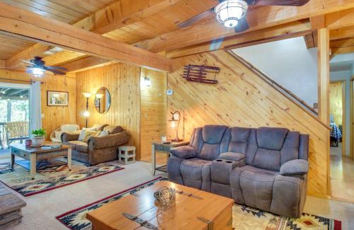 Pinetop-Lakeside House | Hot Tub and Decks Sherwood Forest Cabin