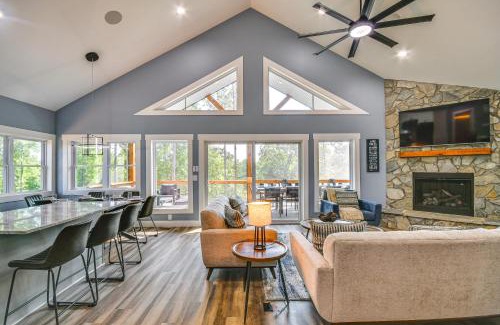 Hickory House | Hot Tub and Dock Lakefront Connelly Springs Escape