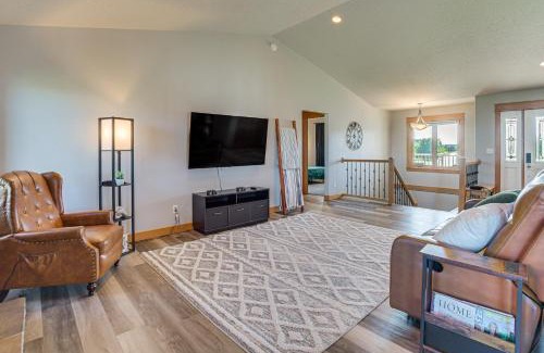 Fargo House | Hot Tub and Fenced Yard Spacious Fargo Home!