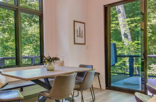 Fairview House | Hot Tub and Fire Pit Cabin in Black Mountain!