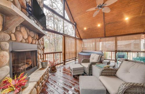 Hochatown Apartment | Hot Tub and Fire Pit Broken Bow Honeymoon Cabin