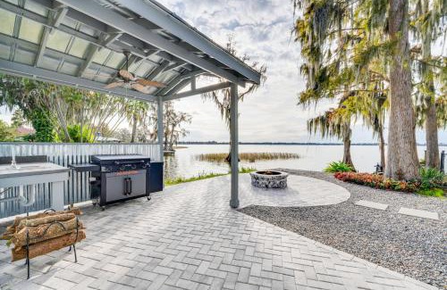 Cypress Gardens Apartment | Hot Tub and Fire Pit Lakefront Home on Lake Eloise