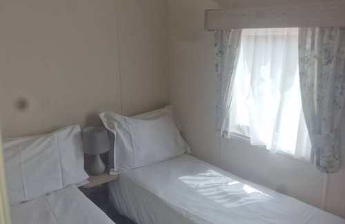 Westcott Cabin | Hot Tub and Fishing Country Lodge at Upton Lakes and Lodges