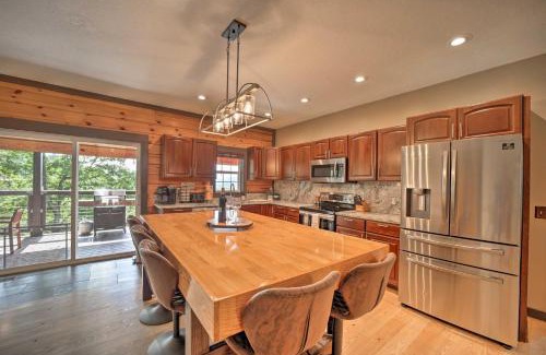 Franklin House | Hot Tub and Game Room Secluded Franklin Getaway