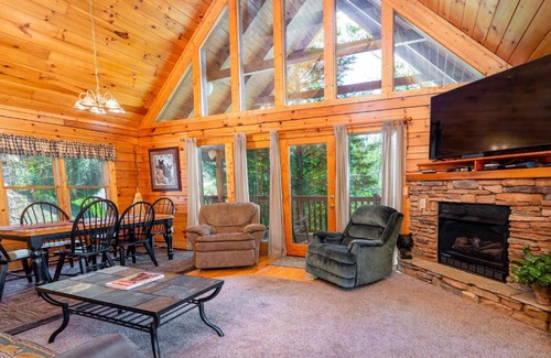 Black Bear Falls House | Hot Tub and Game Room Log Cabin 2 Mi to Ripleys!