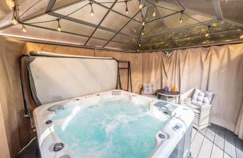 Acresford Apartment | Hot Tub and Garden Spacious Unique 3 Bed House