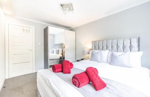 Acresford Apartment | Hot Tub and Garden Spacious Unique 3 Bed House