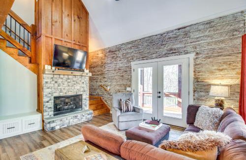 Eagle Mountain House | Hot Tub and Movie Room Updated Cabin in Ellijay!