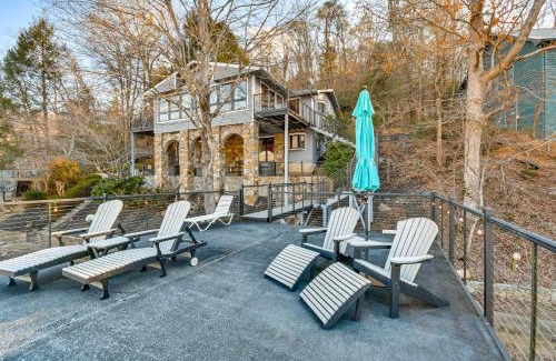 Lake Lure House | Hot Tub and Mtn Views! Rumbling Bald Resort Cabin