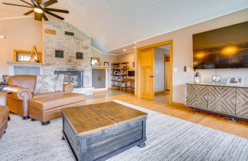 Pierce County House | Hot Tub and On-Site Trails Spacious Stockholm Cabin
