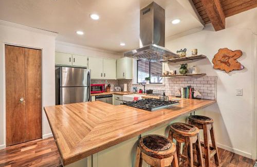 Munds Park House | Hot Tub and Patio Pet-Friendly Cabin in Munds Park!