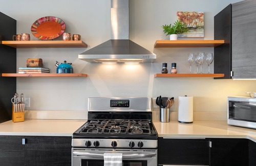 Northside House | Hot Tub and Rooftop Patio- Walk to Downtown!