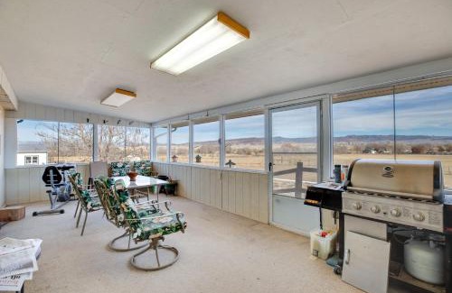 Montrose House | Hot Tub and Screened Porch Getaway in Montrose!