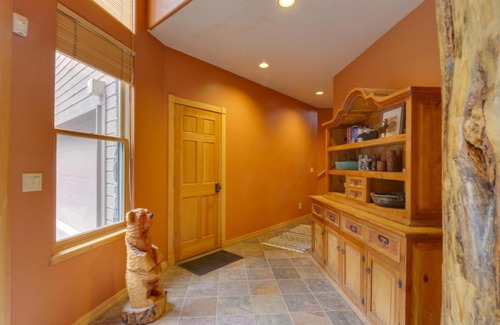 Warrior's Mark West House | Hot Tub and Ski Shuttle Rustic Breckenridge Retreat