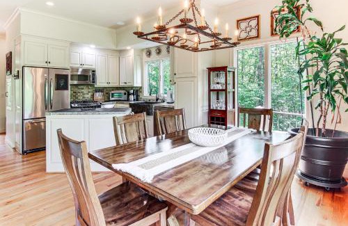 Landrum House | Hot Tub and Trail Access Treehouse in Landrum!