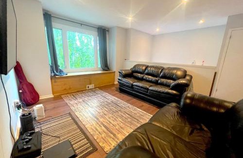 Innisfil House | Hot Tub BANYA Sauna True Cottage experience