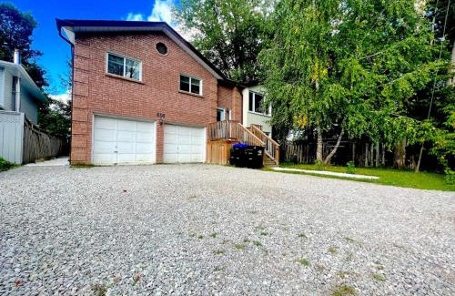 Innisfil House | Hot Tub BANYA Sauna True Cottage experience